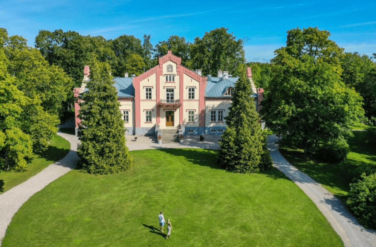 Padaste manor